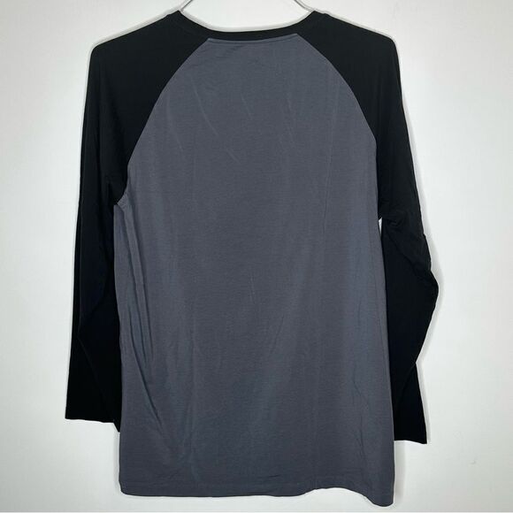 David Archy Gray with Black Sleeve Light Weight Lounge Top in Size Large - Picture 4 of 6